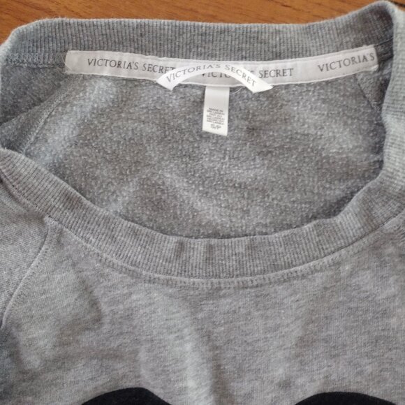 🙂Victoria secret shirt & NEW pair of SMILEY FACE 🧦&NEW coin purse&Fan&NEW hat - Picture 17 of 17